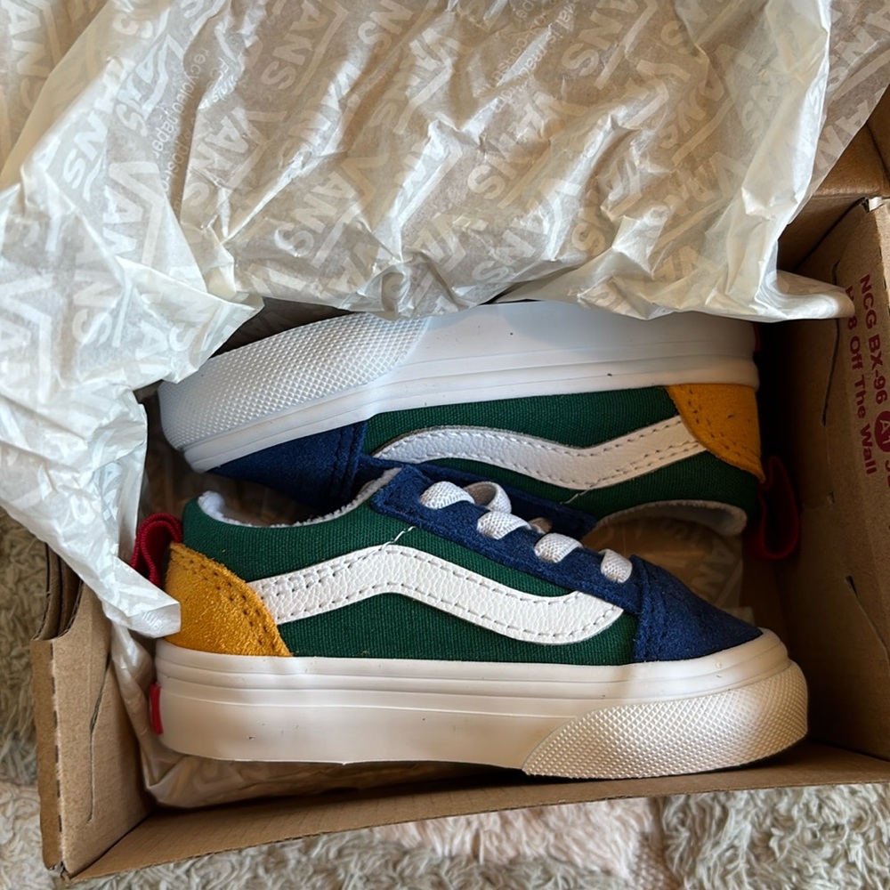 Vans multicolored Old Skool Elas sneakers. Size 4.0